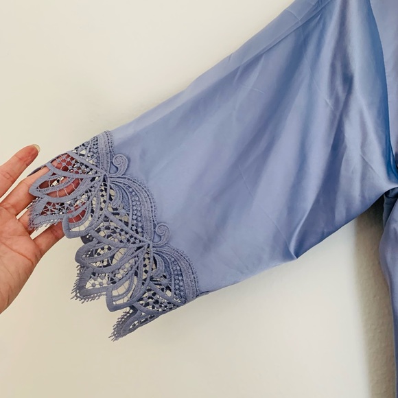 Light blue satin robe - Picture 3 of 3